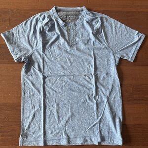 Banana Republic “The Vintage T” short sleeve Henley - M, heathered blue